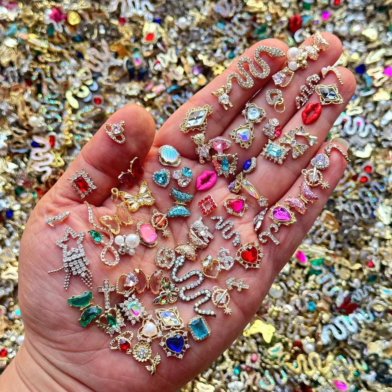 Nail Art Valentines Day - Hurtowe, luksusowe, losowo mieszane ozdoby do